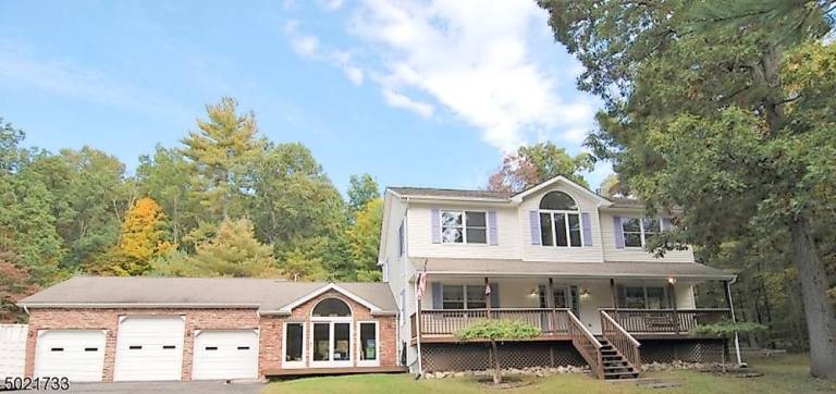 Spacious home is ideal for relaxing or working from home Spacious home is ideal for relaxing or working from home