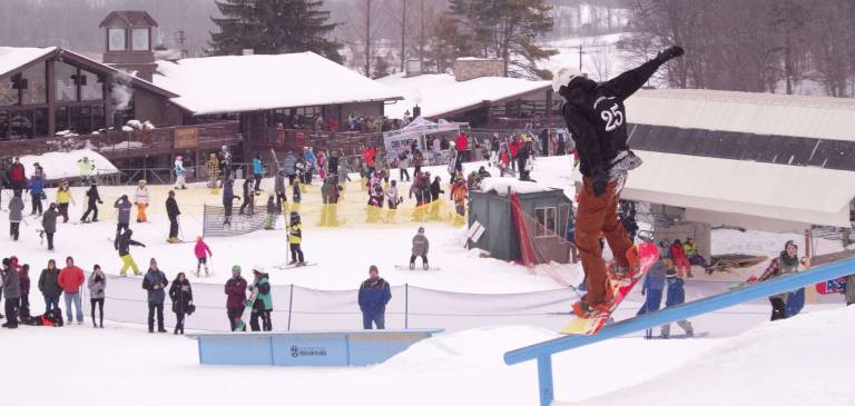 Snowboard demos and a little ‘Party In Your Park’ Snowboard demos and a little ‘Party In Your Park’