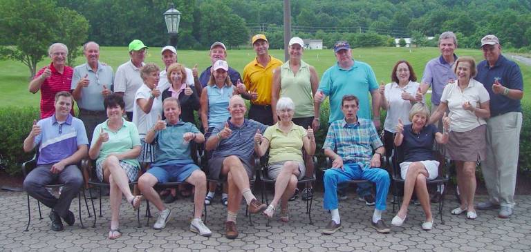 Big Bear Golf Club hosts BIG Friday Golfers who competed in the Big Friday 9 n Dine Golf Tournament give a “thumbs up” for a fun time.