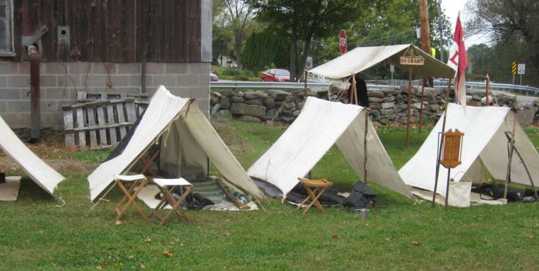 PHOTOS BY JANET REDYKE Civil War Living History took place at Pochuck Valley Farm.