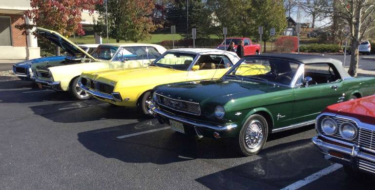 Wanderers host food drive, car show Wanderers host food drive, car show