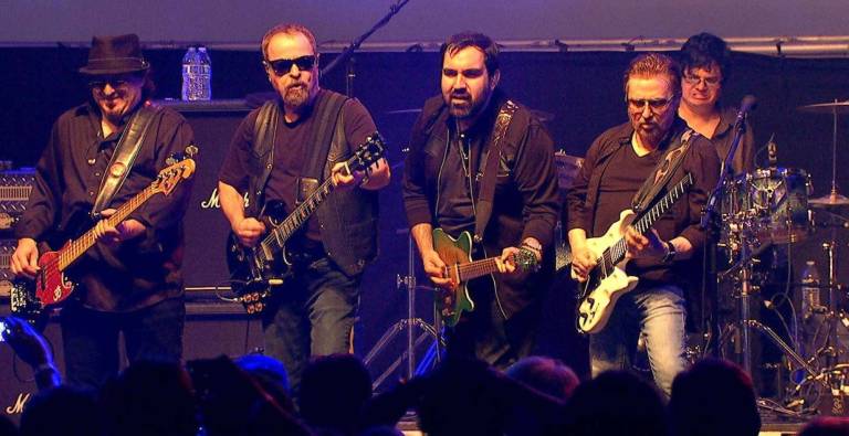 Blue Oyster Cult to perform 'under the streetlamp'