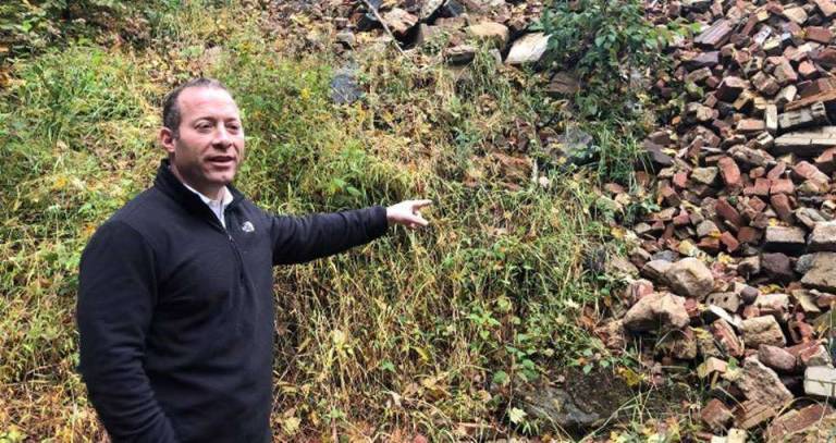 U.S. Rep. Josh Gottheimer speaks about the landfill at Silver Spruce Drive.