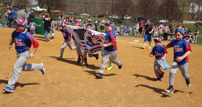 Patriots hustle to claim their prize for wimming Minors banner contest.