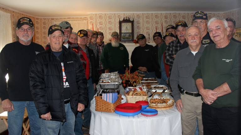 DAR honors veterans DAR honors veterans
