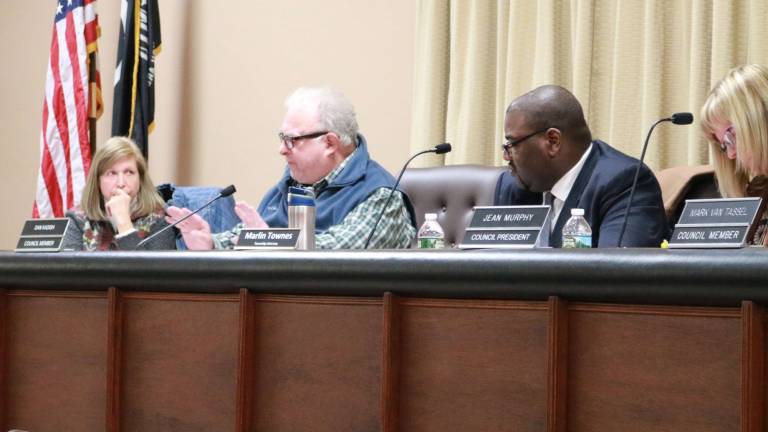 Vernon, mayor clash over emergency services plan Vernon, mayor clash over emergency services plan
