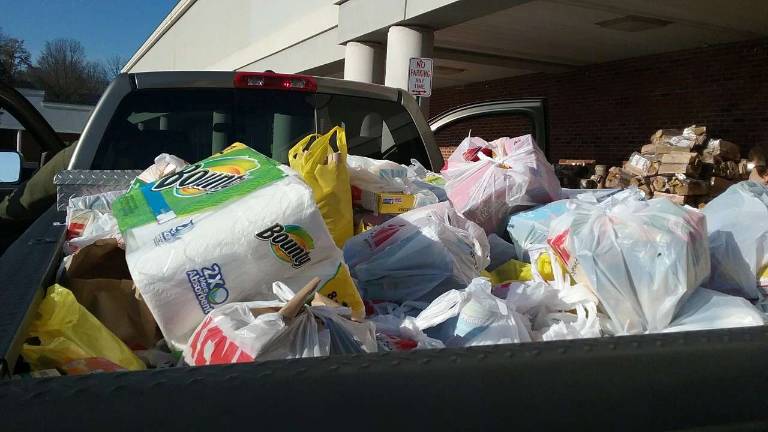 Wanderers host food drive, car show Wanderers host food drive, car show