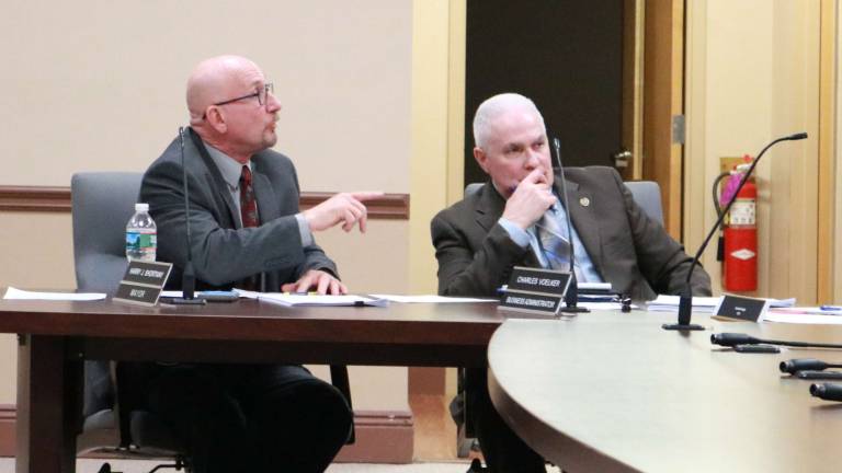 Vernon, mayor clash over emergency services plan Vernon, mayor clash over emergency services plan