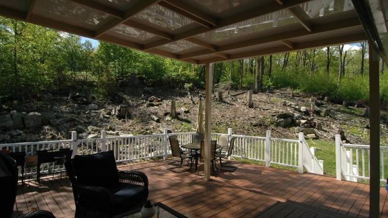 Barry Lakes home waits for new owner Barry Lakes home waits for new owner