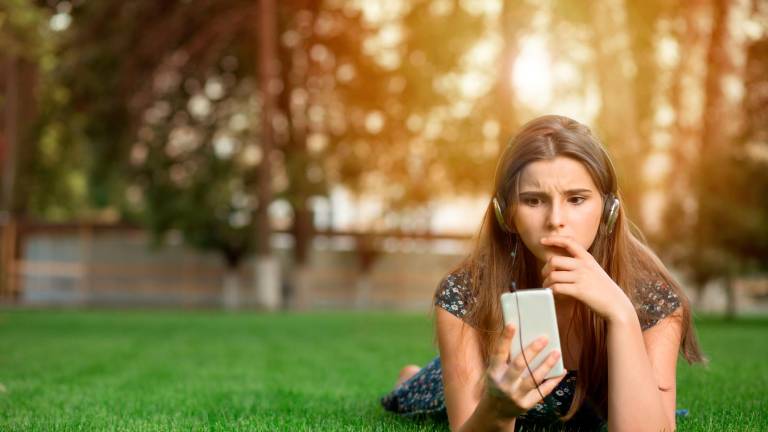 Schools reckon with social stress: ‘I’m on my phone so much’ Schools reckon with social stress: ‘I’m on my phone so much’