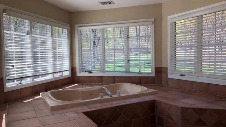 Fabulous property awaits new owner Fabulous property awaits new owner