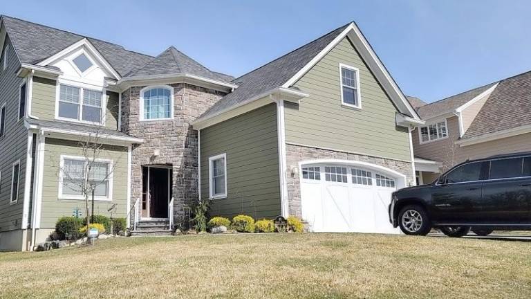 Energy-efficient colonial is great for entertaining Energy-efficient colonial is great for entertaining