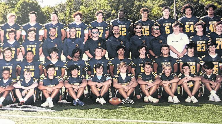 Vernon football rebounds from early loss, posts winning record