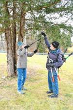 <b>Christine Dunbar of Sparta and David Kientzler of Sandyston cut branches during a cleanup Friday, Nov. 15 of the Paulinskill Valley Trail on the Fredon/Stillwater border. About a dozen people took part in the project organized by the Sussex County Trails Partnership, a committee of the Sussex County Chamber of Commerce. (Photos by Maria Kovic)</b>