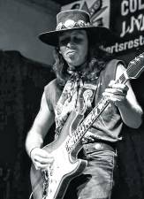 <b>Tommy Katona</b>