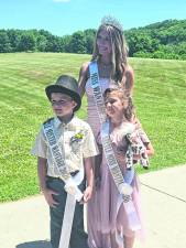 <b>Miss Wantage 2026 Julianne Wynn, back, is shown with Little Mister Wantage 2026 Cooper Thomas Gebauer and Little Miss Wantage 2026 Mayzeli Rose Marie Leavitt.</b>