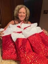 Vernon. Vernon Township Woman’s Club donates Christmas stockings