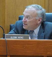 PHOTOS BY VERA OLINSKI Wantage Township Attorney Glenn Kienz updates the committee about a deadline change for the COAH litigation.