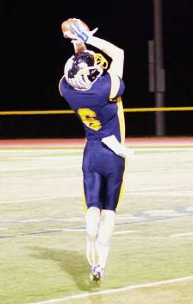 Vernon wideout Brandon Lockhart makes a leaping 48-yard catch in the first quarter.