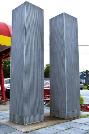 Branchville monument outside Fireside Bagels. Photo by Maria Kovic.