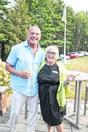 <b>Project Self-Sufficiency Board members J.P. Perry and Rhoda Seider at the Harvest Shoot held at the Hudson Farm Club.</b>