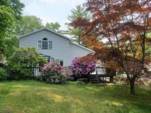 Unique lakeside house on Lake Wallkill