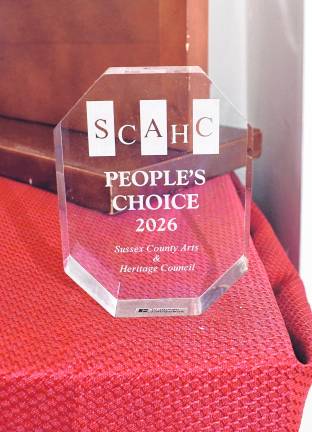 <b>A People's Choice Award is placed on a table.</b>