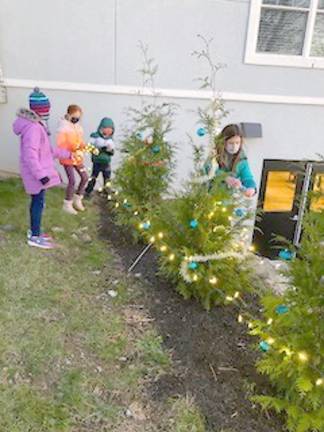 Sparta Brownies turn Westwind Manor into winter wonderland