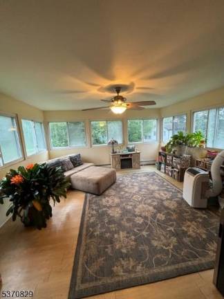 Renovated bi-level in Barry Lakes