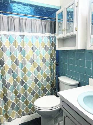 Colonial rests on serene cul-de-sac