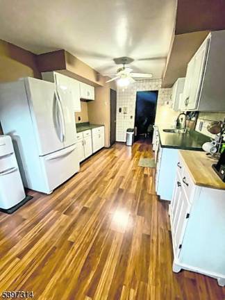 Colonial rests on serene cul-de-sac