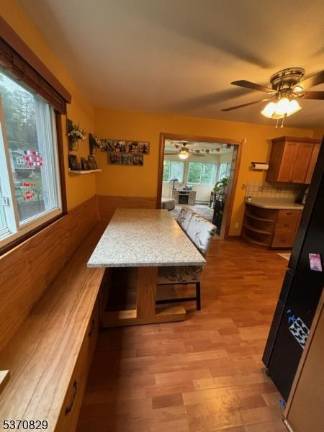 Renovated bi-level in Barry Lakes