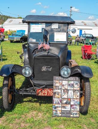 <b>Model T car on display in the car show.</b>
