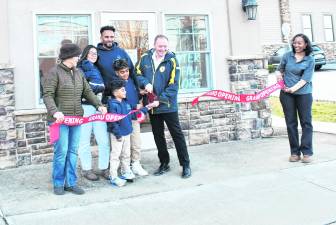 <b>Vernon Township Mayor Anthony Rossi cuts the ribbon with the owners of AQUAPURE on Saturday.</b>
