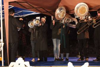 ZDC sponsors annual tree lighting