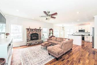 A colonial gem in Glenwood