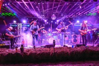 <b>Diamond Eye Jack, a top-notch Dead cover band, performs Saturday night at Milk Street Distillery in Branchville. (Photo by Brian Waksmunski/Hockey Shots Plus)</b>