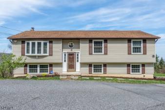 Turnkey bi-level in desirable neighborhood
