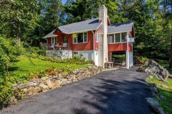 Real estate: Charming lakestyle cottage