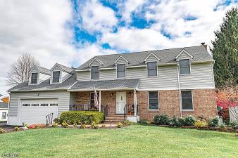 Welcome home to stunning colonial