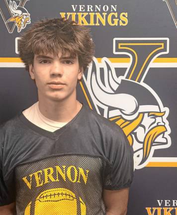 <b>Sophomore quarterback Nate Kimkowski led the Vikings to victory over High Point, 35-28. He ran for 171 yards, threw for 112 yards and had three touchdowns.</b>