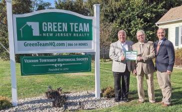 Nagy, Van Larr lead Green Team