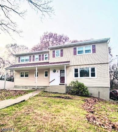 Colonial rests on serene cul-de-sac