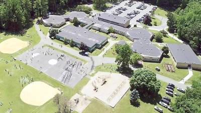 Aerial view of Alpine Elementary School (Photo: sparta.org)