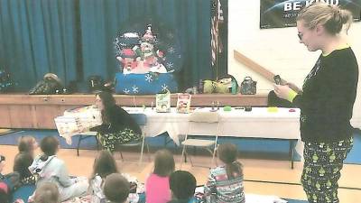 Rolling Hills families 'cozy up' with a book