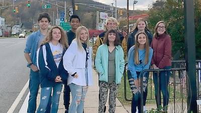Ten members of the Vernon Township High School Key Club volunteered their time last month to serve lunch to thirty veterans who currently reside at the Lyons Veterans Hospital in Basking Ridge. The Key Club members also provided each veteran with a gift bag of toiletries and treats.