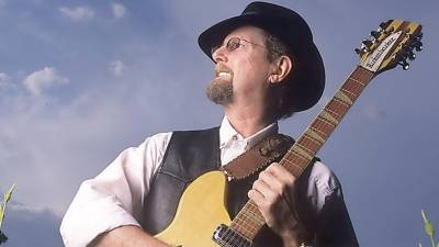 McGuinn to perform in Newton