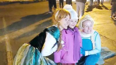One happy girl was all smiles when she met Elsa and Anna.
