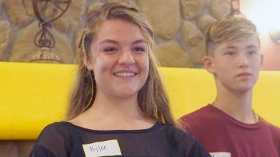 Rylee Smaldone leads at a Vernon Coalition event in 2018. (Photo by Vera Olinski)