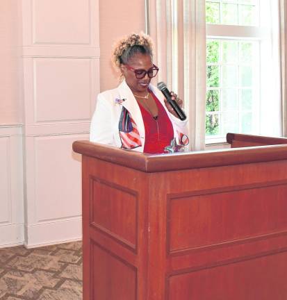 <b>Lee Ellison, executive director of Karen Ann Quinlan Hospice, educator, wellness instructor and community mentor.won Mentorship Excellence Award.</b>